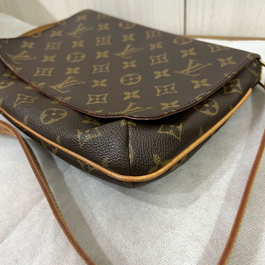 Lv側背橫式王菲包-21