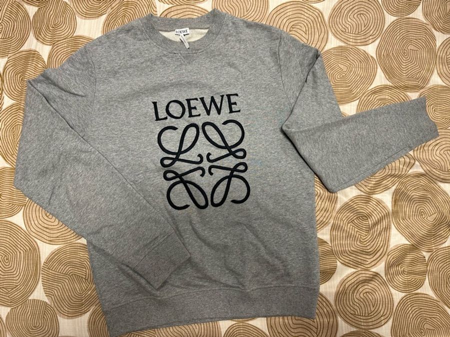 LOEWE 上衣 大學T 衛衣 刺繡 灰色 LOGO款 衣服 M~L 男女可-0