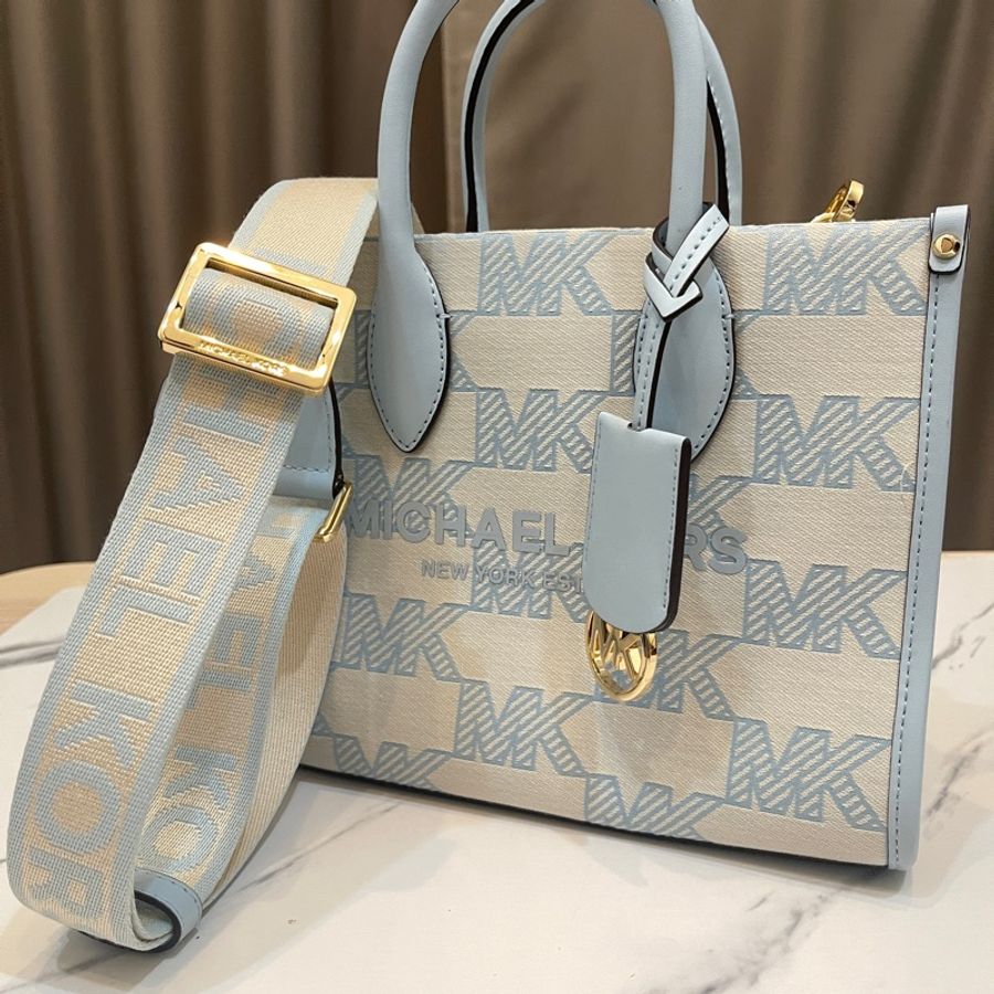 ✨Michael Kors ✨滿版緹花MK織紋背帶兩用白包(天空藍小款)-4