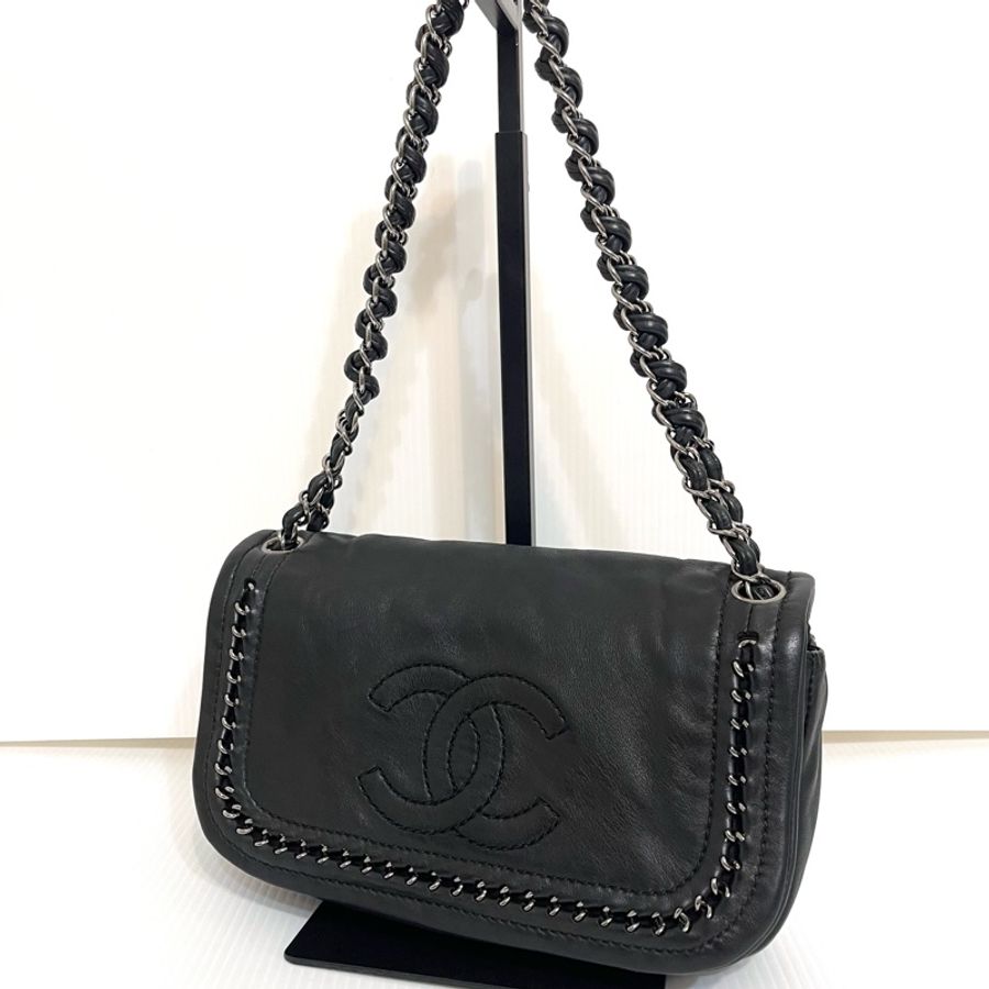 Chanel 二手真品 黑色 羊皮 銀鍊 皮穿鍊 翻蓋 肩背包-0