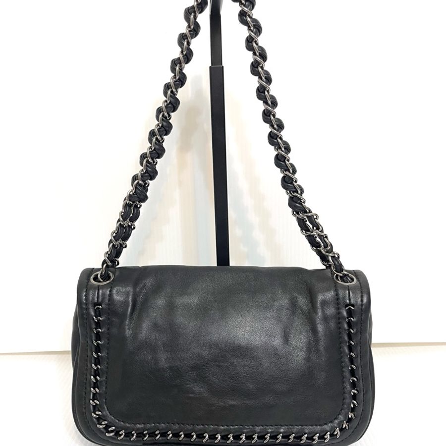Chanel 二手真品 黑色 羊皮 銀鍊 皮穿鍊 翻蓋 肩背包-1