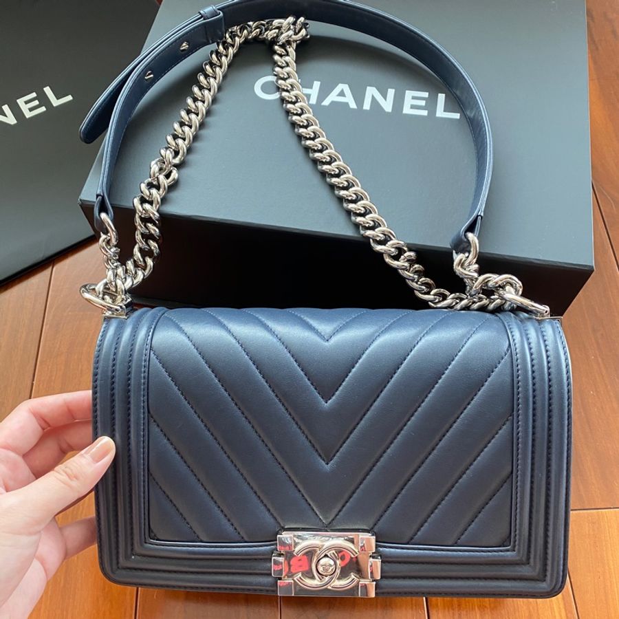 Chanel boy 包深藍色 亮銀五金 山形紋 牛皮 變色龍顏色-6