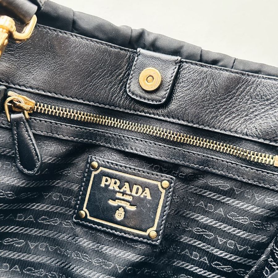 Prada 經典款 黑色尼龍 Gaufre 吃皺摺手提包 肩包 斜背包-2