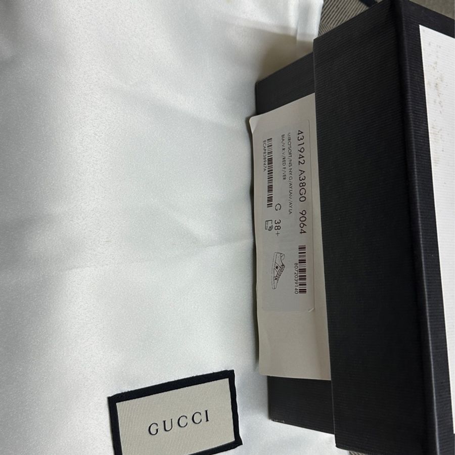 GUCCI Ace 蜜蜂刺繡皮革繫帶小白鞋(白色)-5