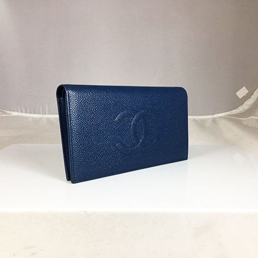 已售出* CHANEL 藍色荔枝牛皮LOGO對開長夾-1