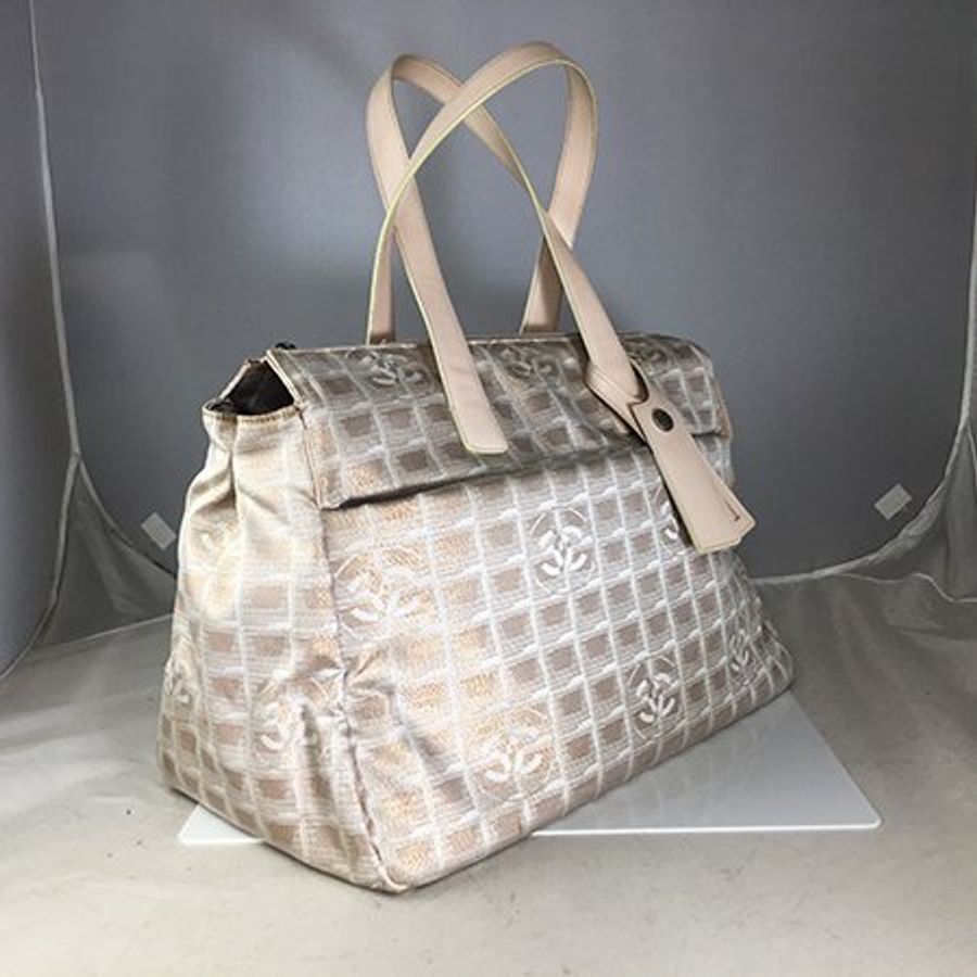 CHANEL 金屬駝色旅行系列肩背包-1