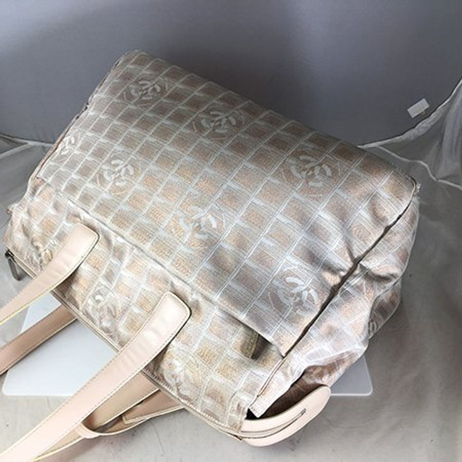 CHANEL 金屬駝色旅行系列肩背包-3