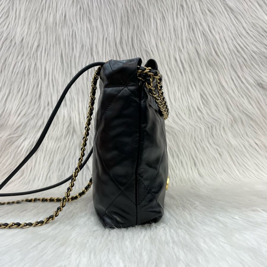 Chanel AS3980黑牛皮金釦Mini 22 Bag*-1