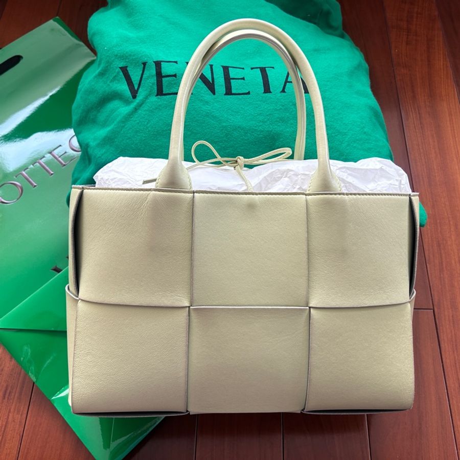 Bottega Veneta Arco toto 檸檬色拼深灰色 羊皮-0
