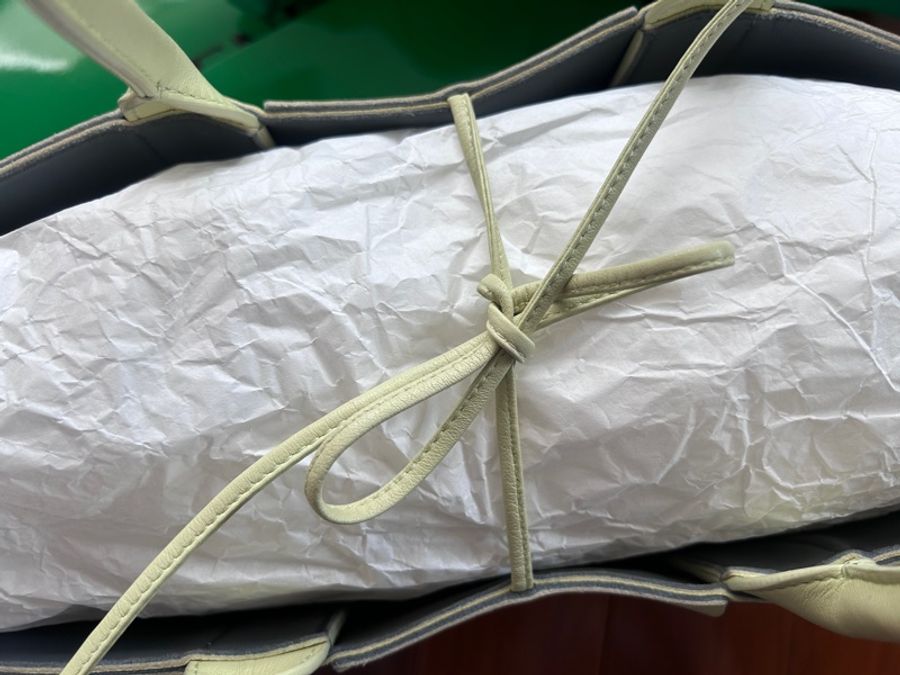 Bottega Veneta Arco toto 檸檬色拼深灰色 羊皮-11