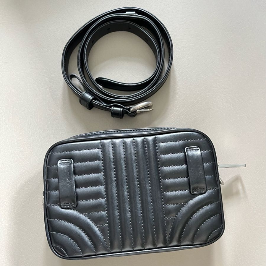 Prada 黑色全皮腰包-11