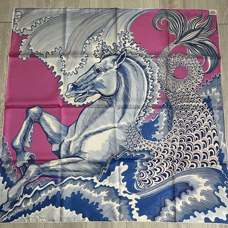 真的很美 裱框第一首選 現貨商品 全新商品 全配商品 台灣購證 Hermes 人魚馬雙面90*90絲巾-8