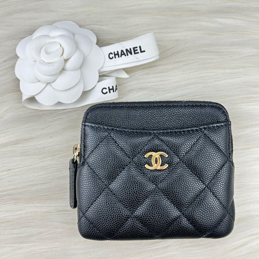 CHANEL 香奈兒 經典款 雙C 方形拉鍊卡片零錢包(黑色 x 荔枝紋牛皮 x 金釦)-1
