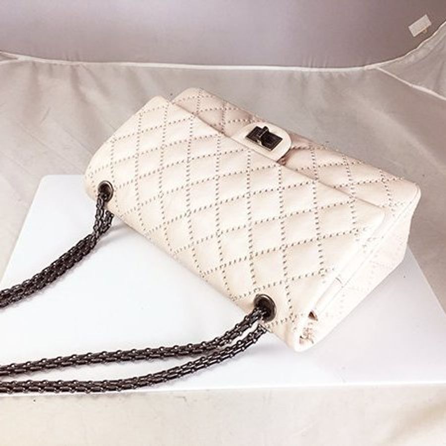 CHANEL 粉膚色小牛皮2.55復古銀鍊28CM A37587-1