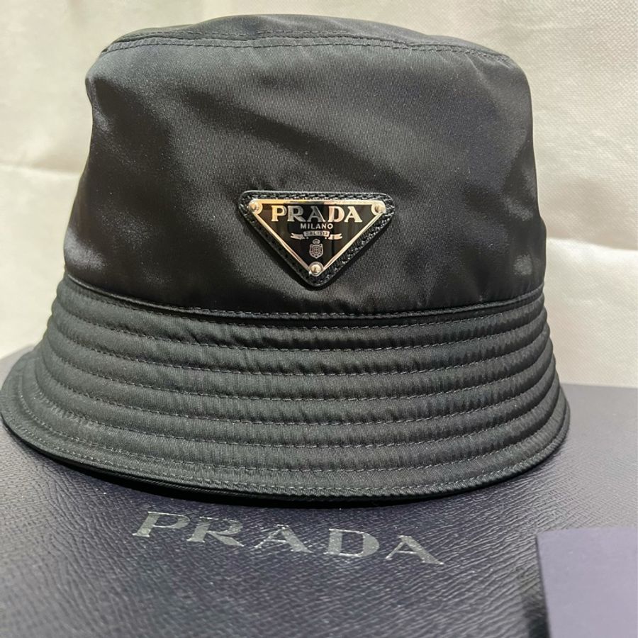 近新 盒裝 PRADA 經典黑色 尼龍漁夫帽 M號 黃金尺寸-1