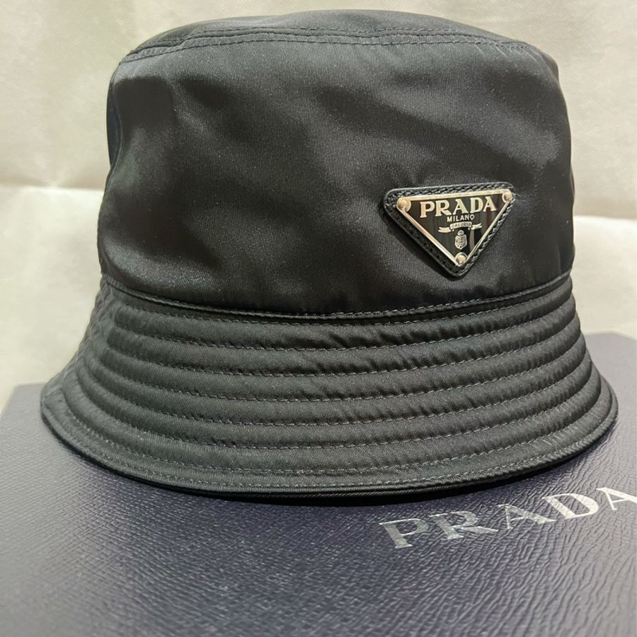 近新 盒裝 PRADA 經典黑色 尼龍漁夫帽 M號 黃金尺寸-2
