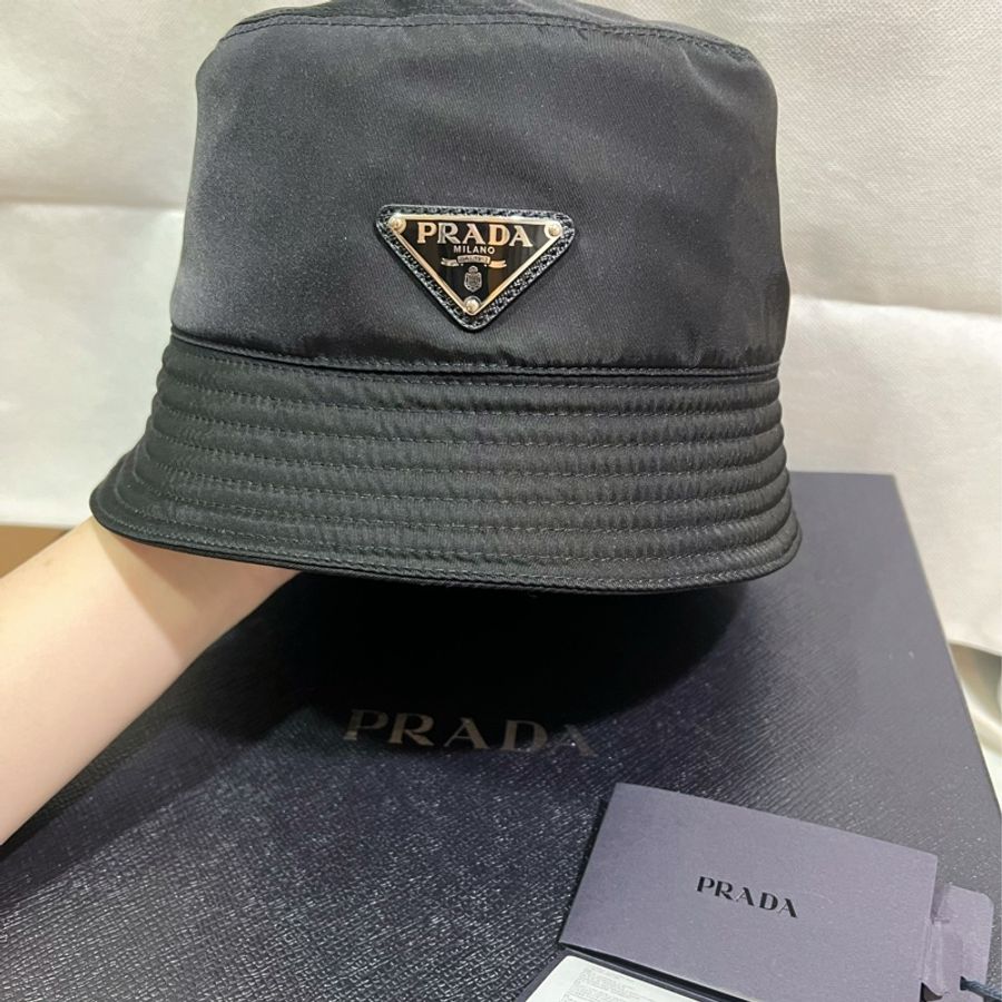 近新 盒裝 PRADA 經典黑色 尼龍漁夫帽 M號 黃金尺寸-6