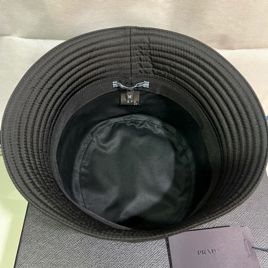 近新 盒裝 PRADA 經典黑色 尼龍漁夫帽 M號 黃金尺寸-7