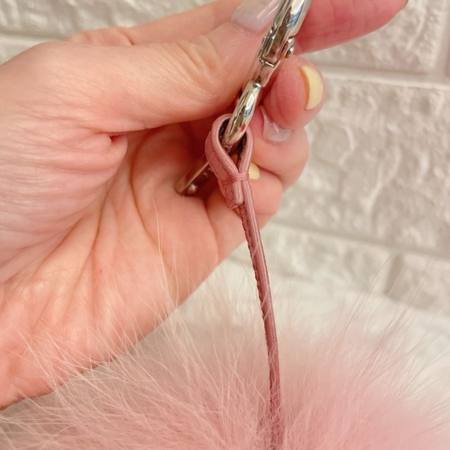 超甜出清全配專櫃正品✨FENDI PON PON CHARM芭比粉紅色大款毛球吊飾/鑰匙圈/狐狸毛+防刮牛皮-8