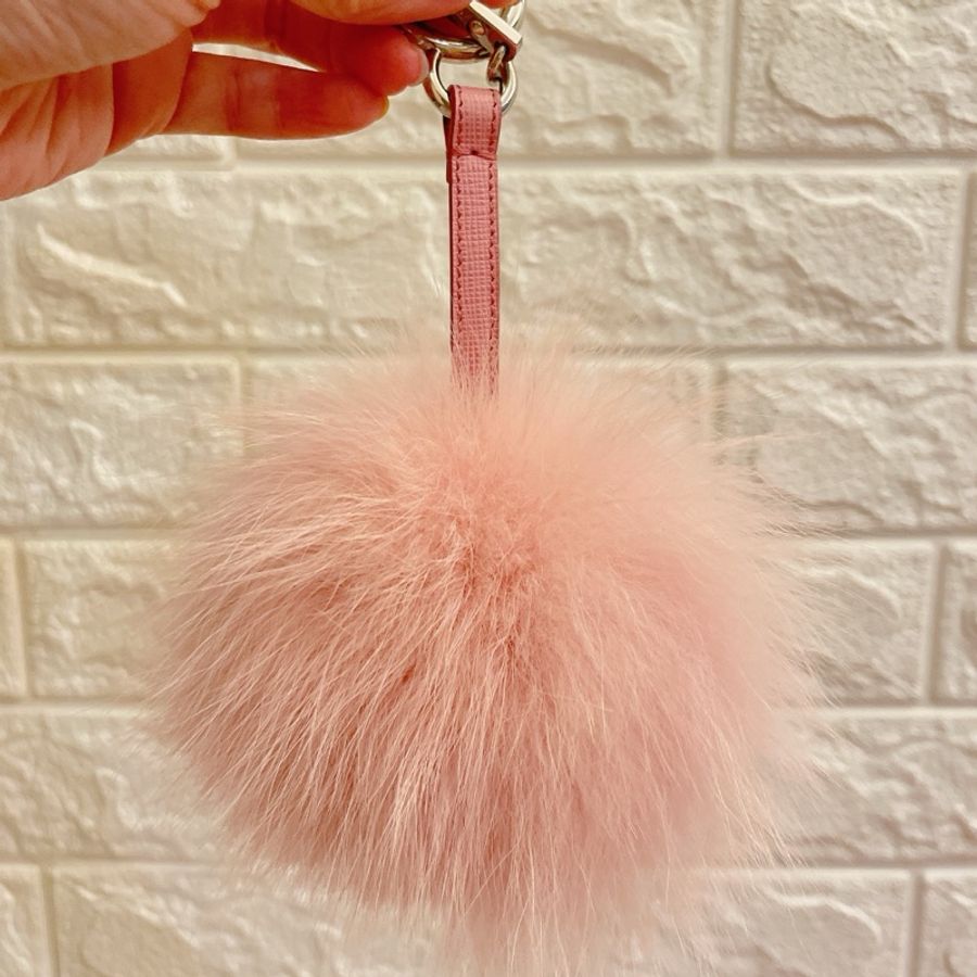 超甜出清全配專櫃正品✨FENDI PON PON CHARM芭比粉紅色大款毛球吊飾/鑰匙圈/狐狸毛+防刮牛皮-11
