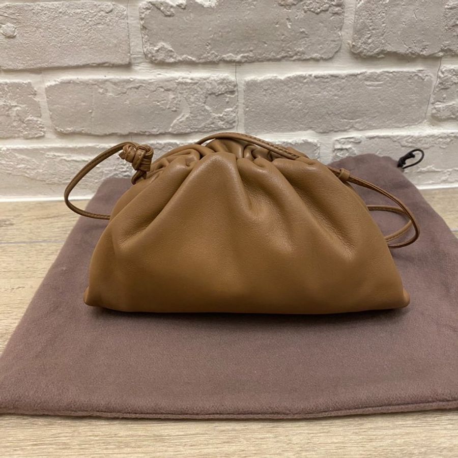 BOTTEGA VENETA Mini Pouch 雲朵包 焦糖色-10