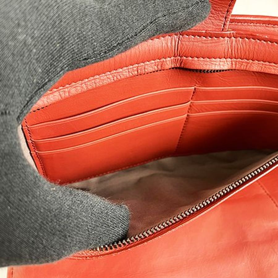 Bottega Veneta磚紅色牛皮萬用護照手拿包-7