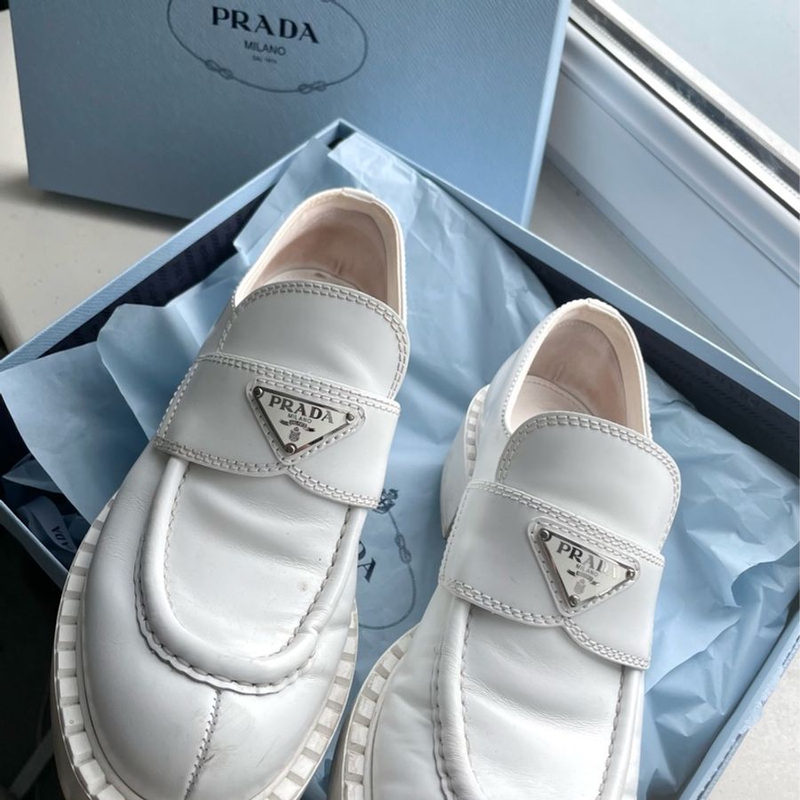 Prada 白色樂福鞋 米色小皮鞋 休閒鞋-0