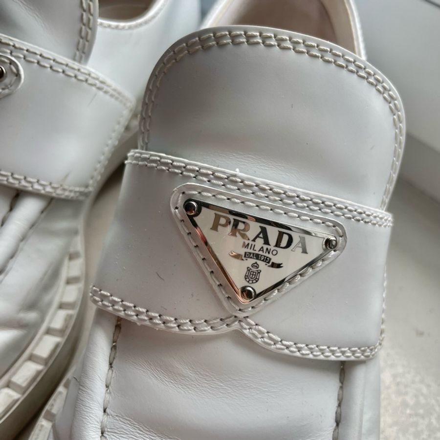 Prada 白色樂福鞋 米色小皮鞋 休閒鞋-1