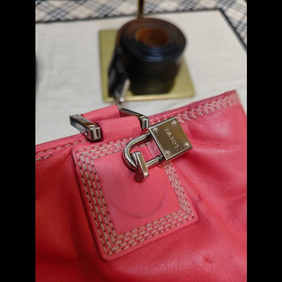 Loewe 桃紅手提包-44