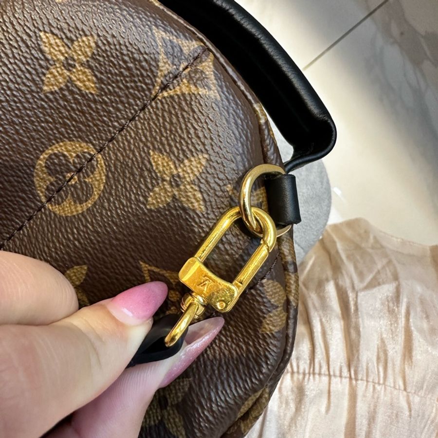 (已售出)LV Palm Springs Mini 小書包 全新 新款-15