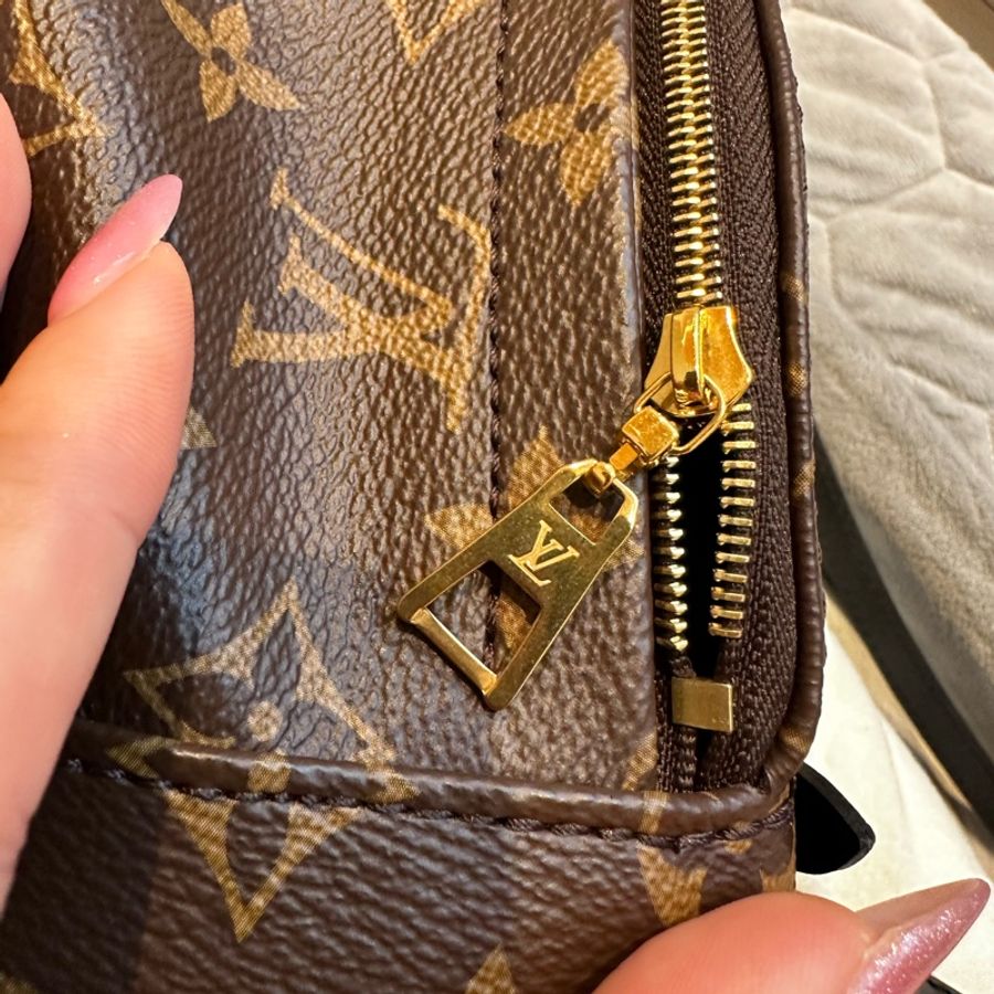 (已售出)LV Palm Springs Mini 小書包 全新 新款-16