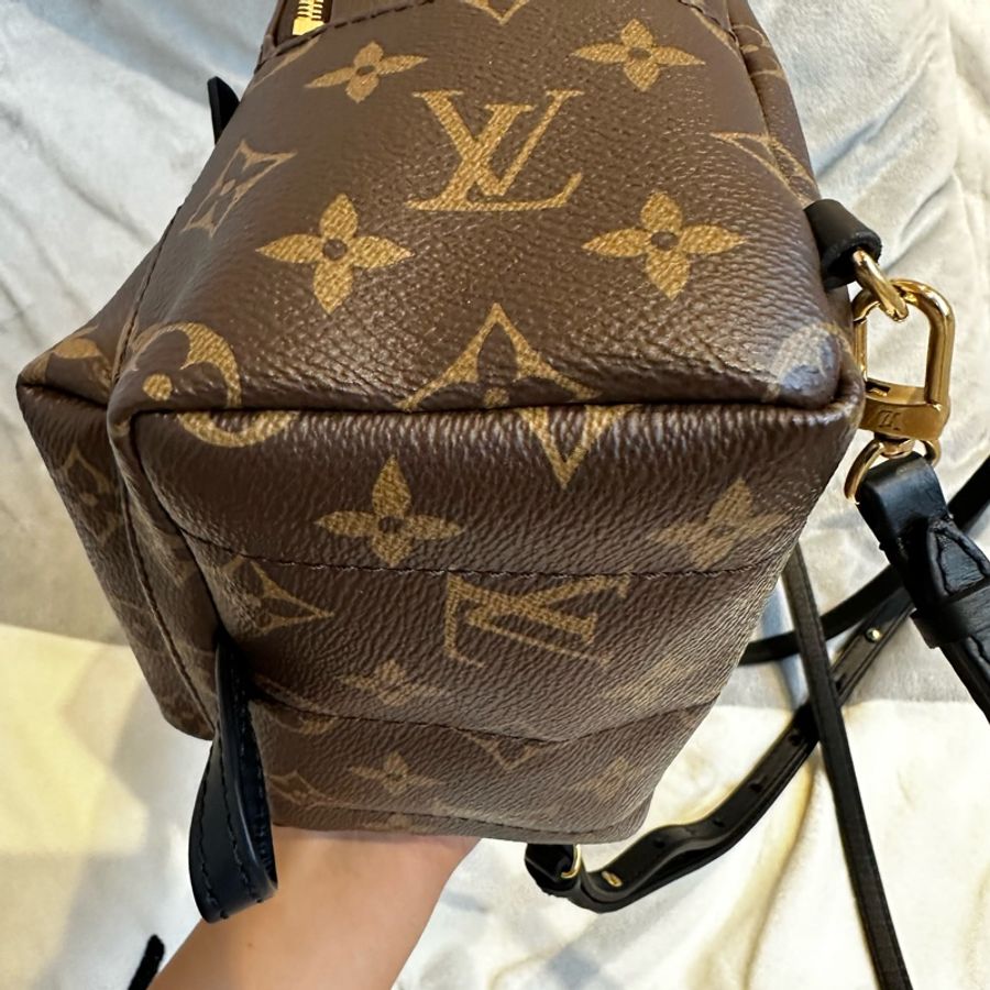(已售出)LV Palm Springs Mini 小書包 全新 新款-17