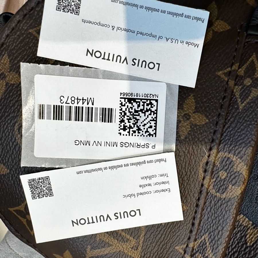 (已售出)LV Palm Springs Mini 小書包 全新 新款-18