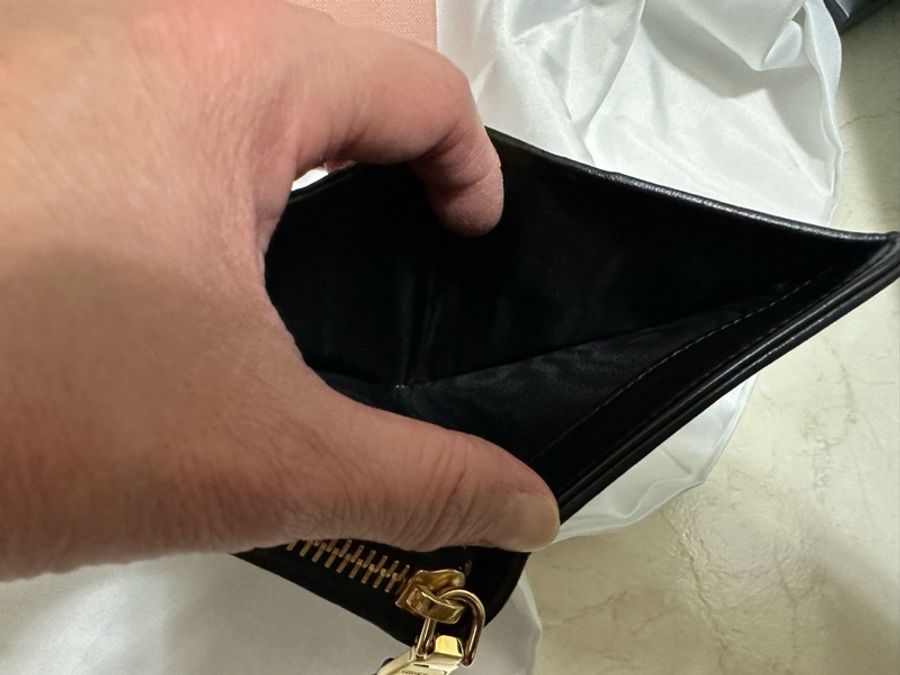 Miu Miu 黑金羊皮軟嫩抓皺方形短夾零錢包-19
