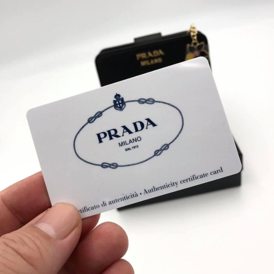 Prada 1ML018 Saffiano 倒三角標 Logo 小花拉鍊二折短夾 黑色-10