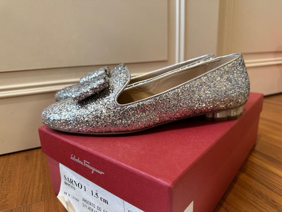 salvatore ferragamo 全新樂福鞋銀色亮粉亮片花朵跟平底鞋6D（36號）-2