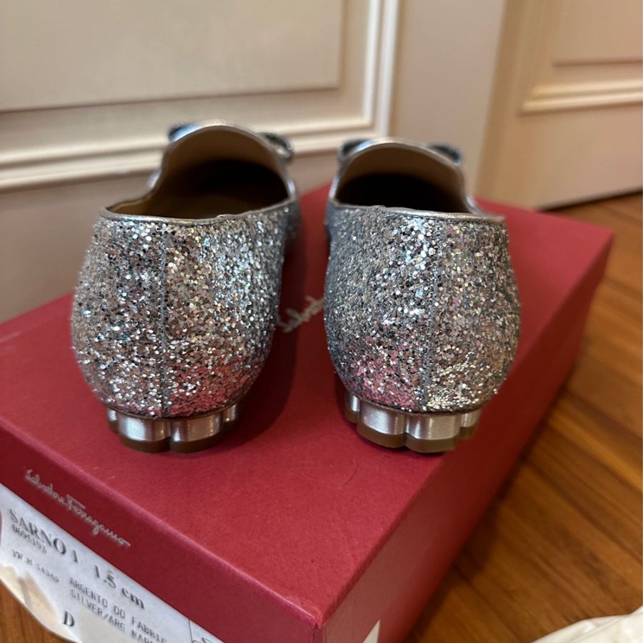 salvatore ferragamo 全新樂福鞋銀色亮粉亮片花朵跟平底鞋6D（36號）-3