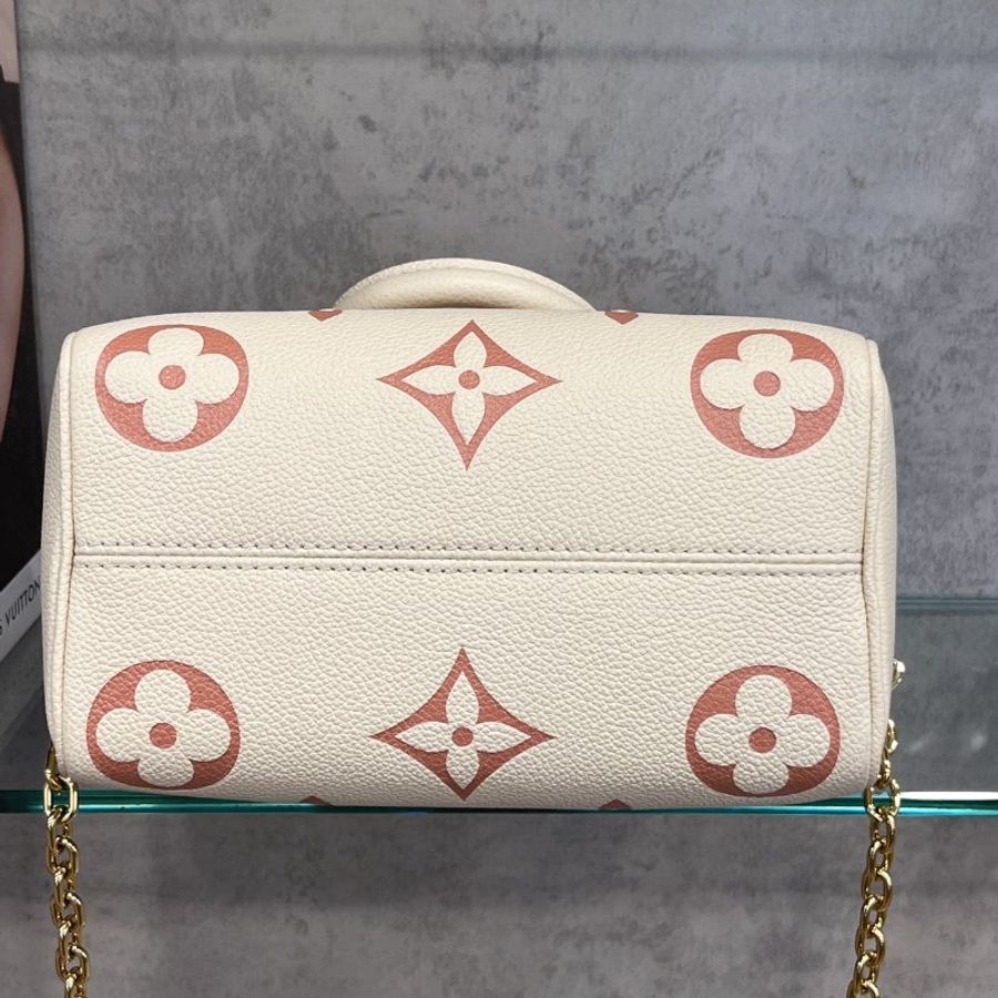 Louis Vuitton LV 晶片款奶油粉全皮大LOGO 20speedy 手提包/斜背包-6