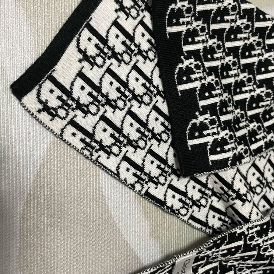 Christian Dior 經典黑白logo雙面100%羊毛圍巾披肩-11