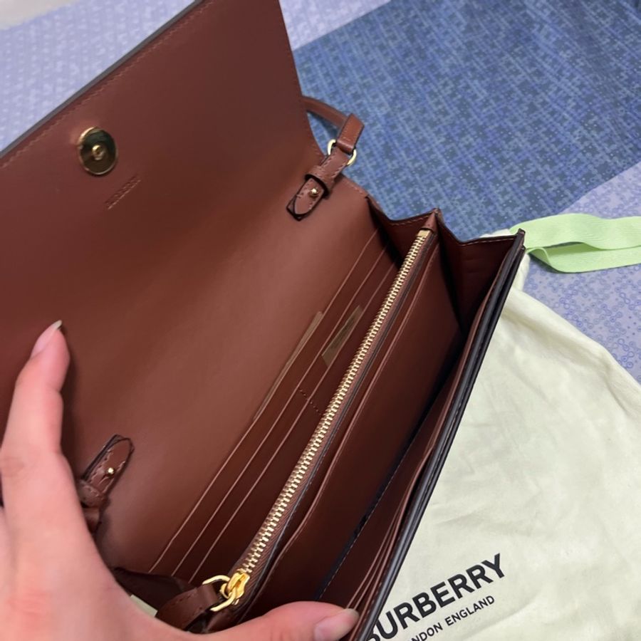 Burberry 壓印WOC包-3