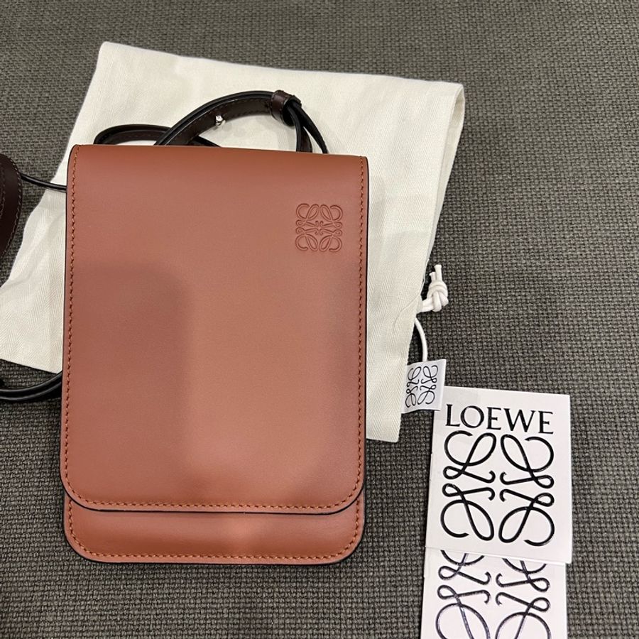 Loewe gusset 焦糖色 斜背包-0