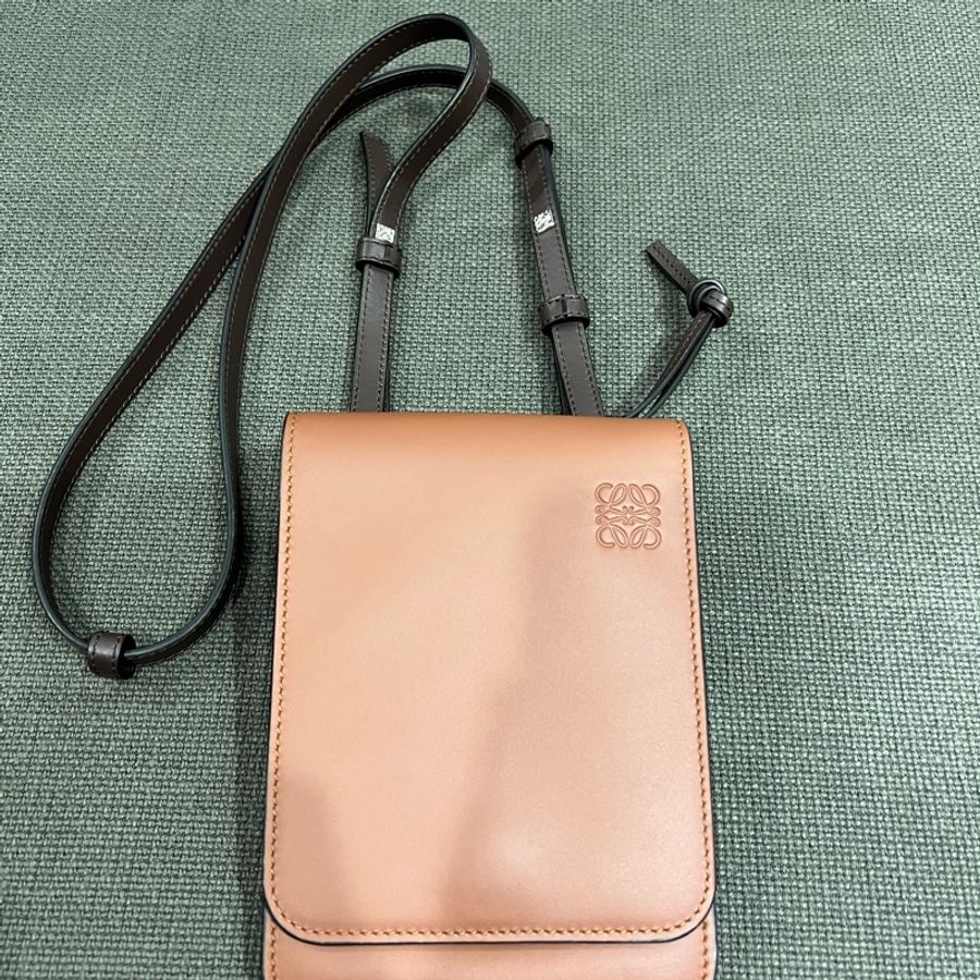 Loewe gusset 焦糖色 斜背包-3