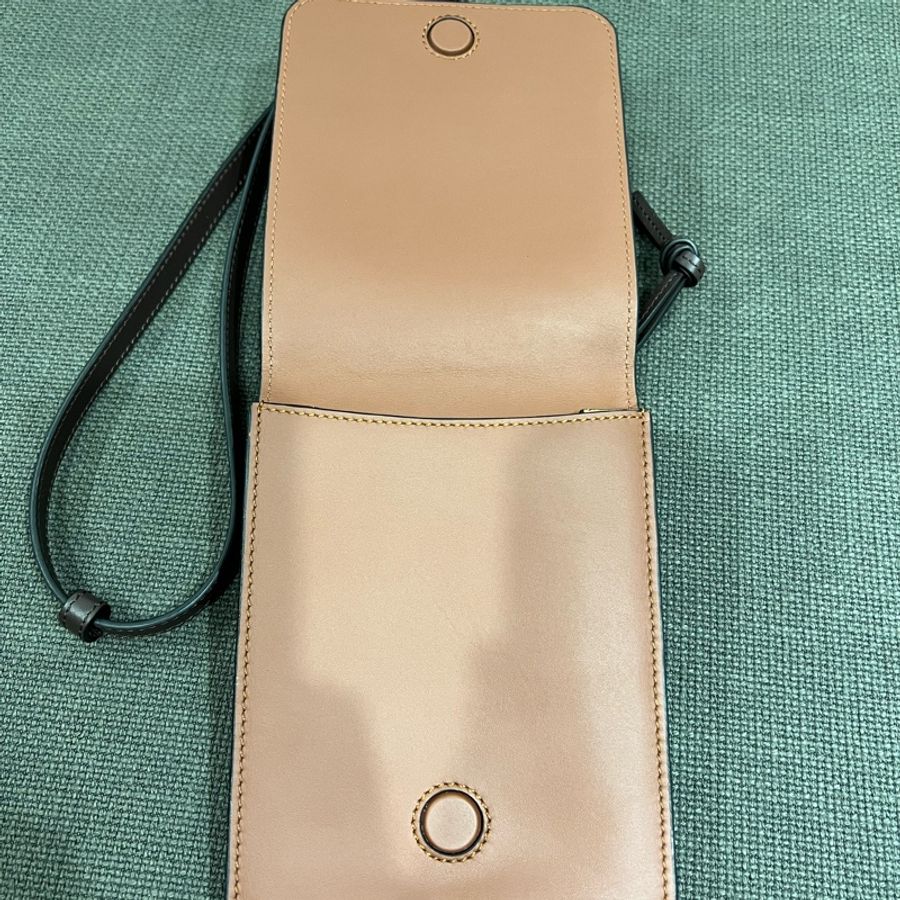 Loewe gusset 焦糖色 斜背包-4