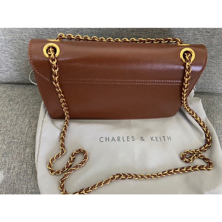 Charles & Keith 鍊條翻蓋肩背包 巧克力色-7