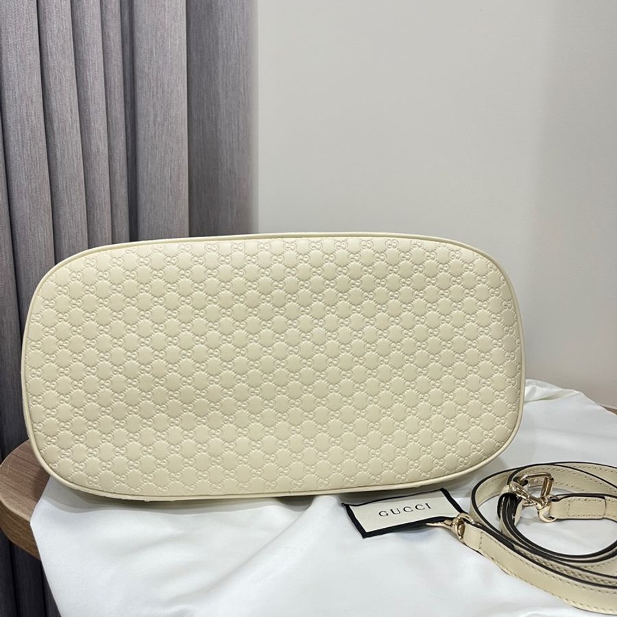 (全新）GUCCI 古馳 GUCCI GUCCISSIMA標籤LOGO雙G壓紋牛皮壓紋手提斜背貝殼包(大/米白)-12
