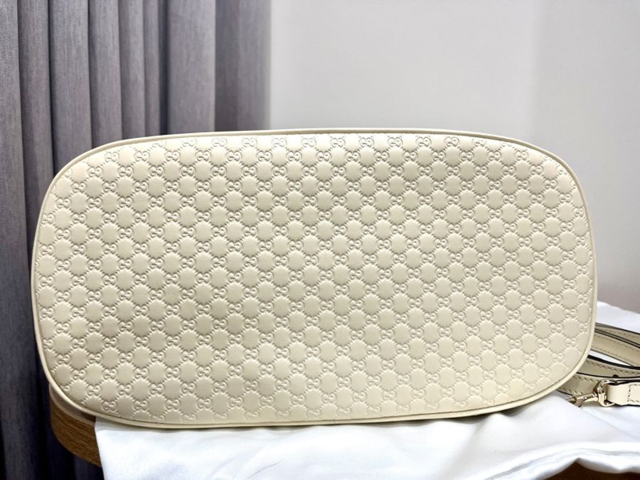 (全新）GUCCI 古馳 GUCCI GUCCISSIMA標籤LOGO雙G壓紋牛皮壓紋手提斜背貝殼包(大/米白)-14