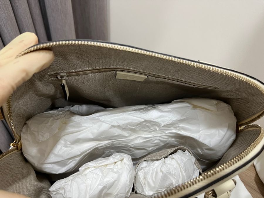 (全新）GUCCI 古馳 GUCCI GUCCISSIMA標籤LOGO雙G壓紋牛皮壓紋手提斜背貝殼包(大/米白)-16