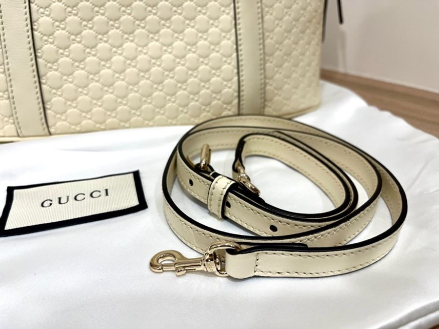 (全新）GUCCI 古馳 GUCCI GUCCISSIMA標籤LOGO雙G壓紋牛皮壓紋手提斜背貝殼包(大/米白)-27