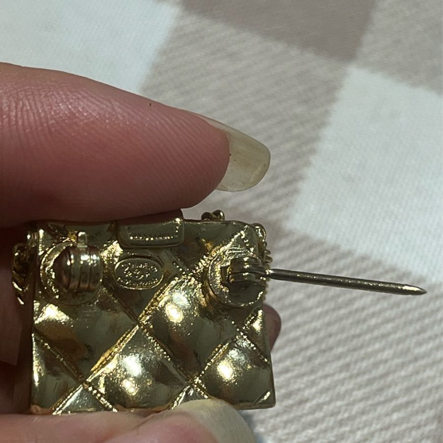 Chanel香奈兒絕版淡金色CF包包小胸針-3