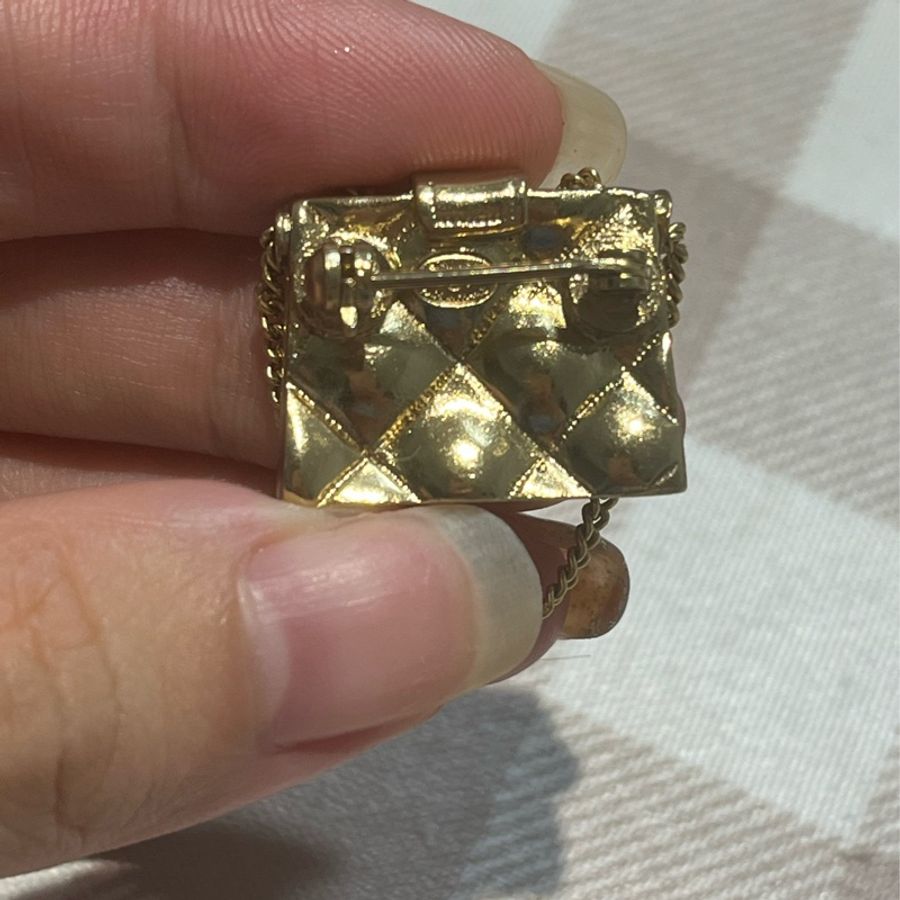 Chanel香奈兒絕版淡金色CF包包小胸針-4